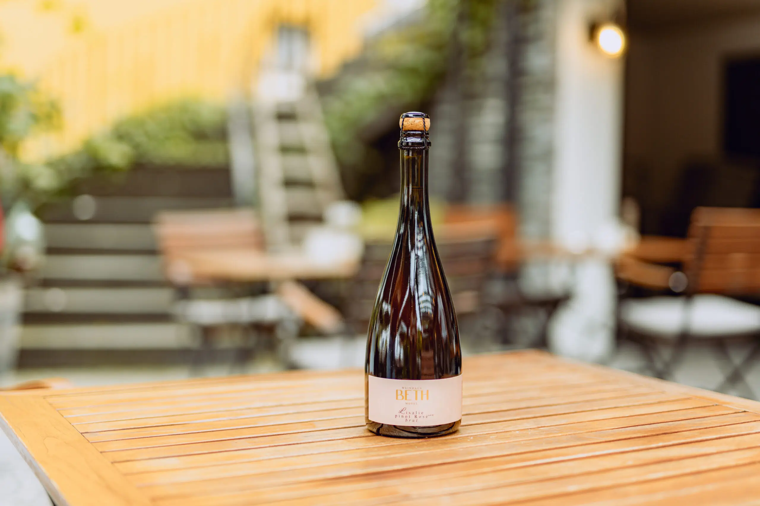 Sekt im Weingarten