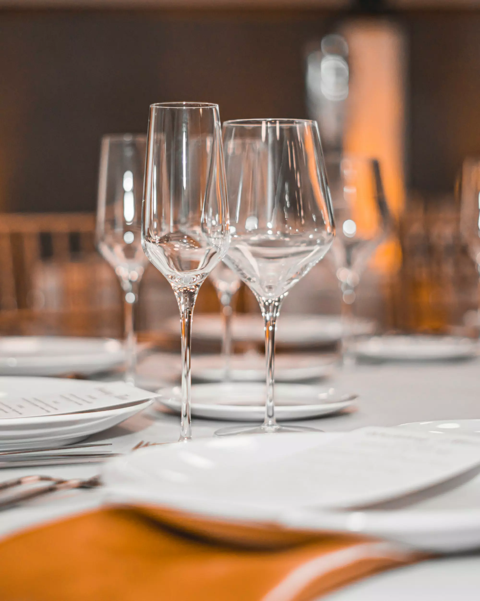 eingedeckter Tisch im Restaurant